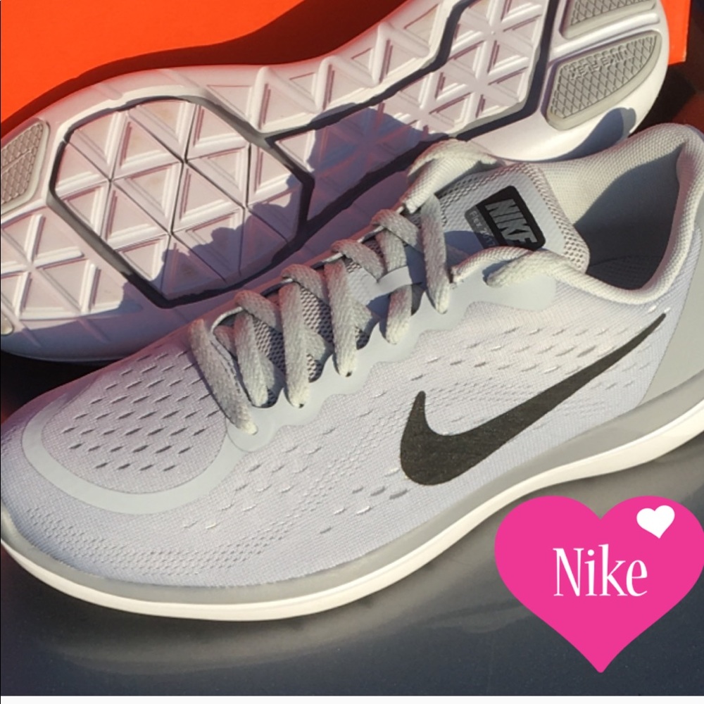 Beautiful new Girls/Women’s Nike ‼️❤️
